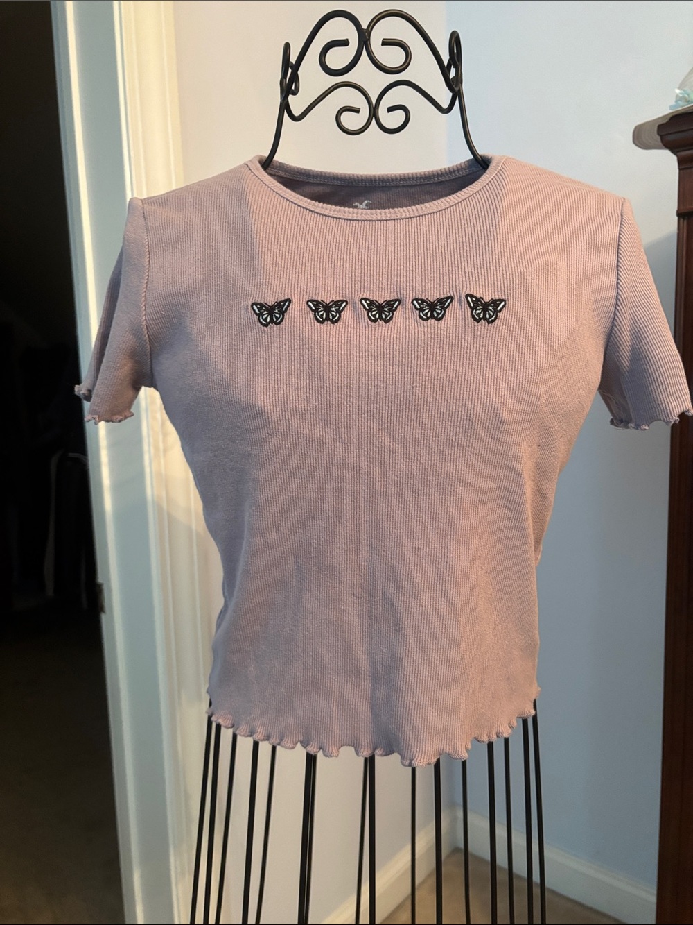 Hollister Mauve Pink Ribbed Butterfly Crop Tee